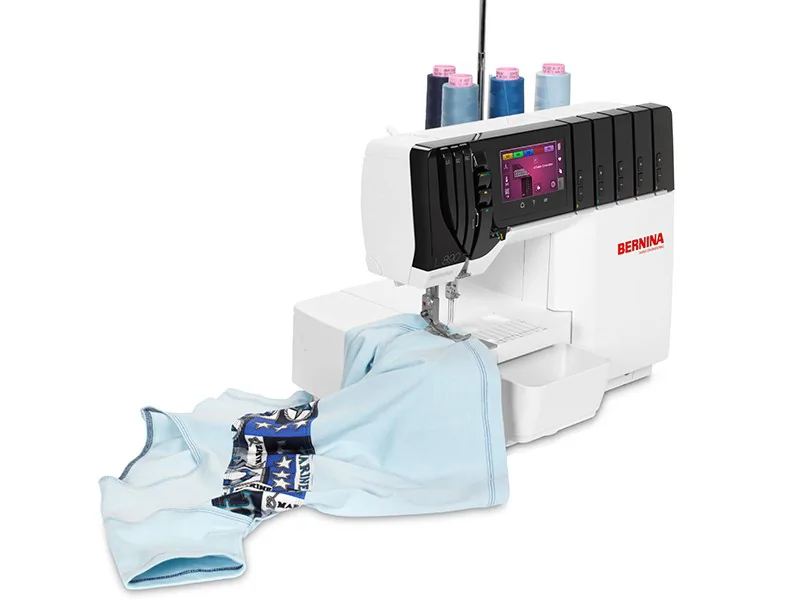 coverlok-bernina-l890-z-renderka-7