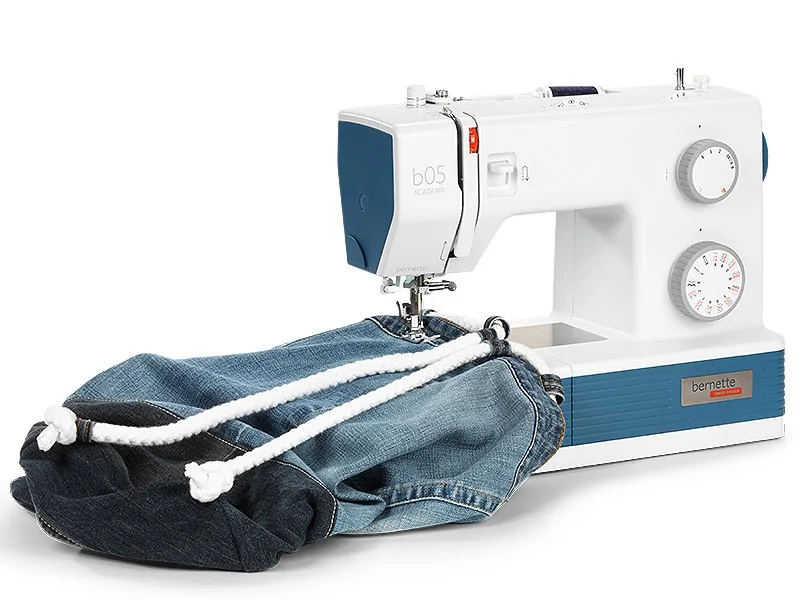 maszyna-do-szycia-bernette-05-academy-heavy-duty-2